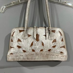 Leaders in Leather Women Laser Cut Leather Grey Shoulder Bag
Great condition